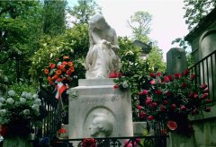 墓园雕塑：镌刻永恒的静默诗篇