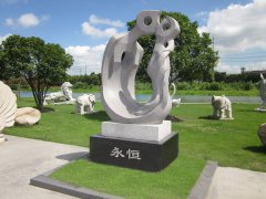 永恒之恋：欧宝碑雕中的爱之赞歌