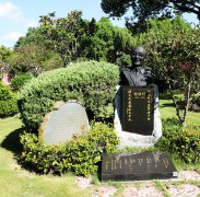 黎焕颐纪念碑：诗魂永驻，岁月铭记